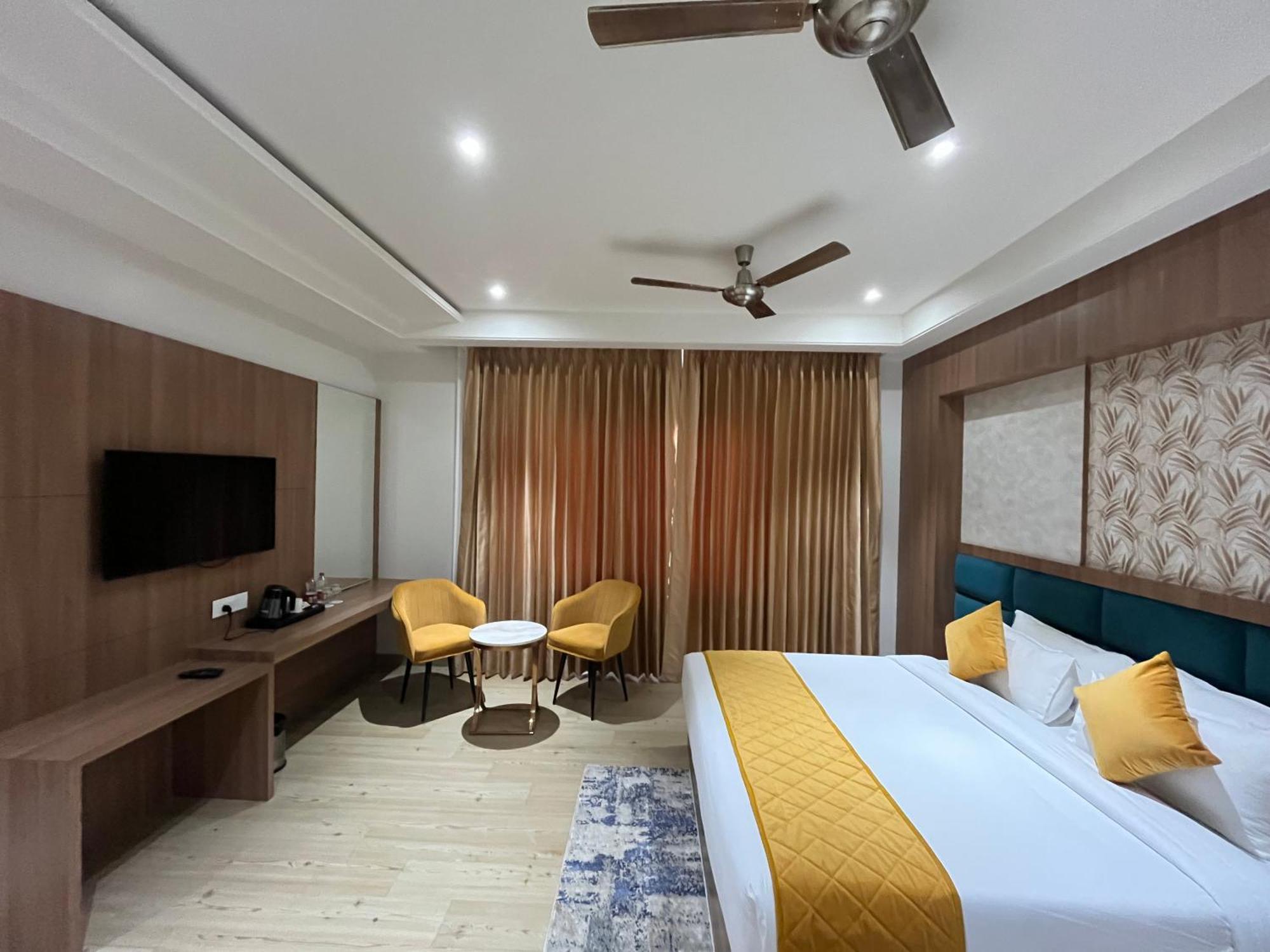 Hotel Three Seasons Vrindāvan Exterior foto