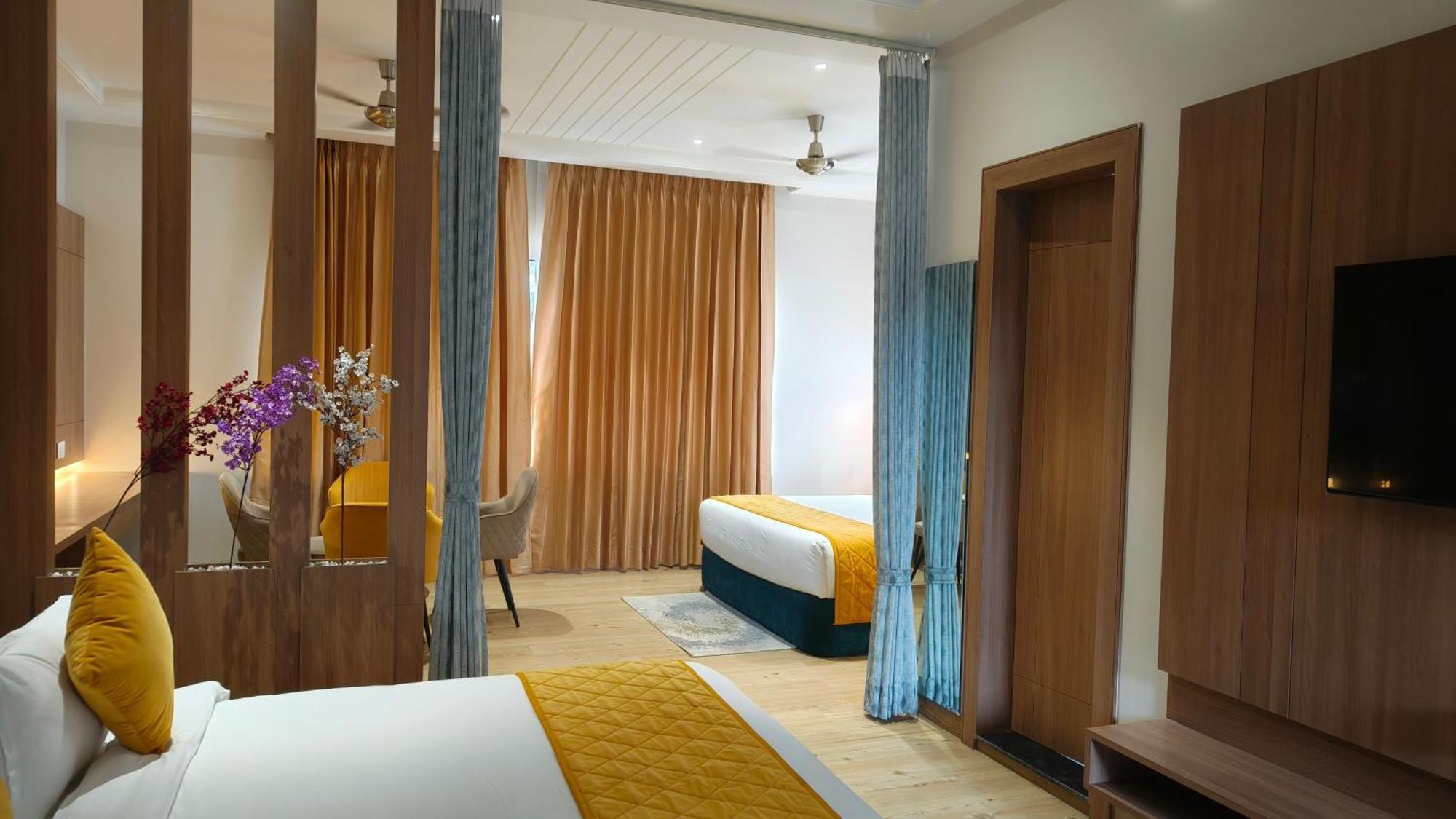 Hotel Three Seasons Vrindāvan Exterior foto