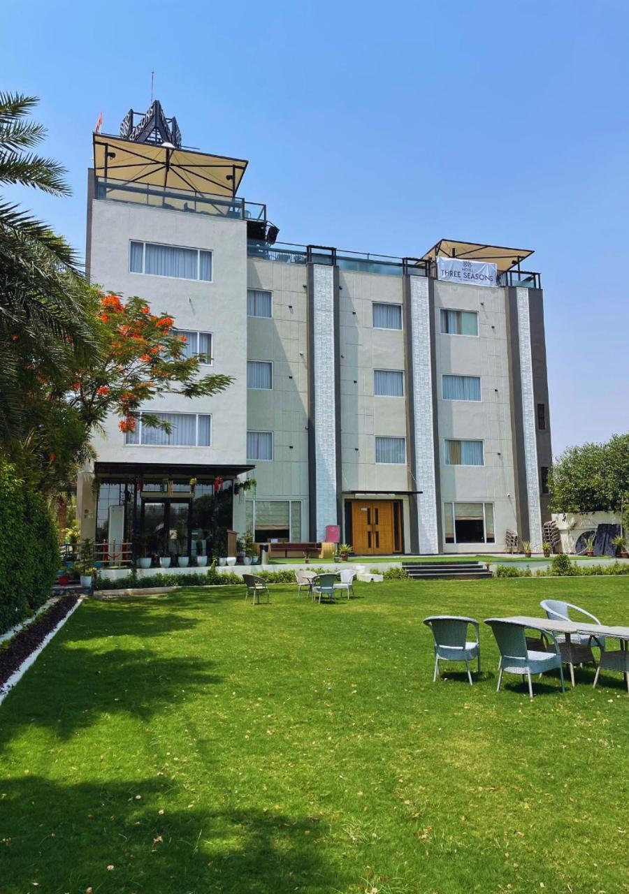 Hotel Three Seasons Vrindāvan Exterior foto